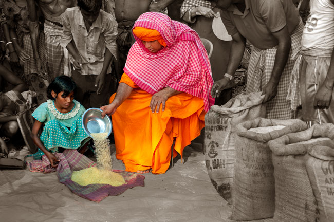 Distributing food